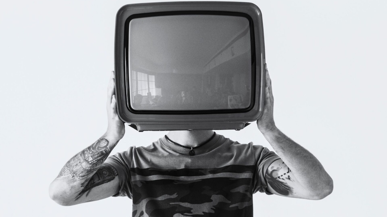 tv-is-now-background-noise-a-shift-in-active-vs-passive-media-attention