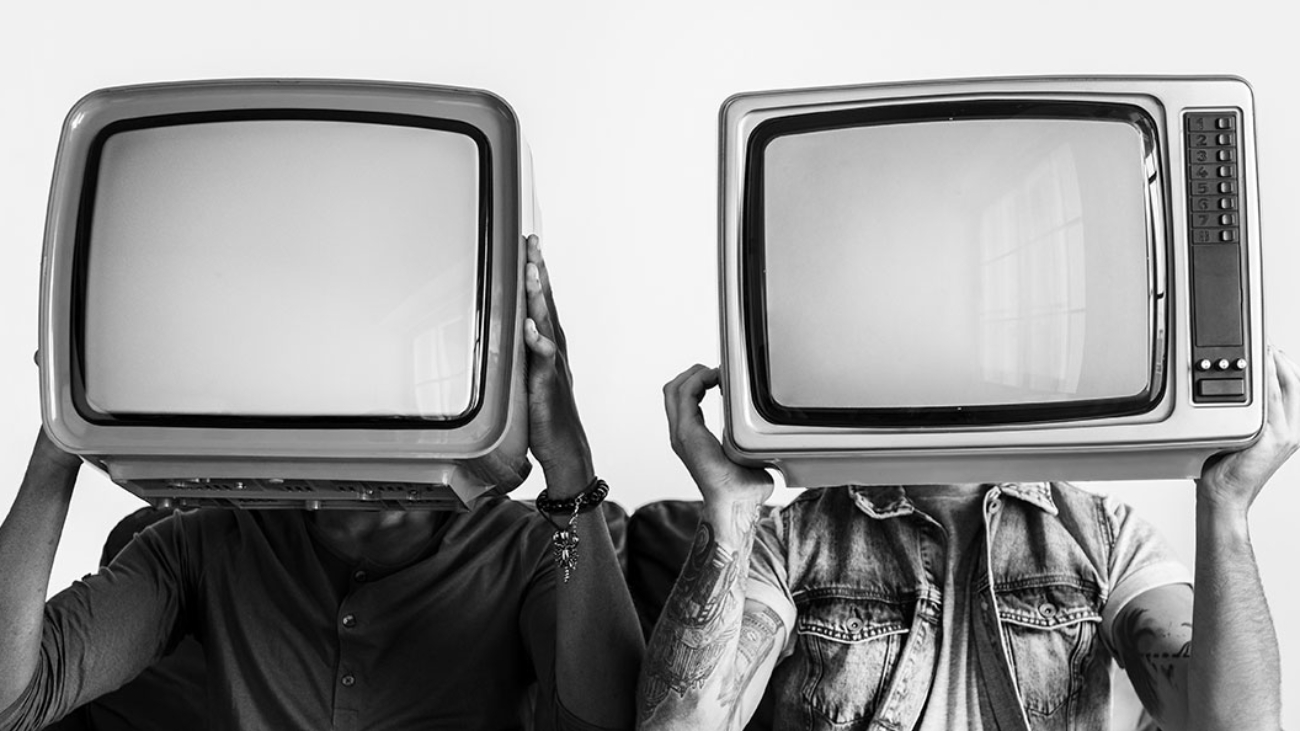 lessons-in-agile-content-creation-why-youtube-creators-thrive-while-traditional-media-stalls