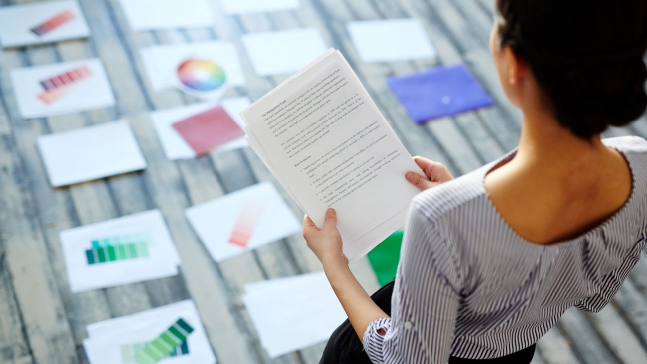 Data-Driven Storytelling: AI-Generated Plot Lines and Audience Co-Creation