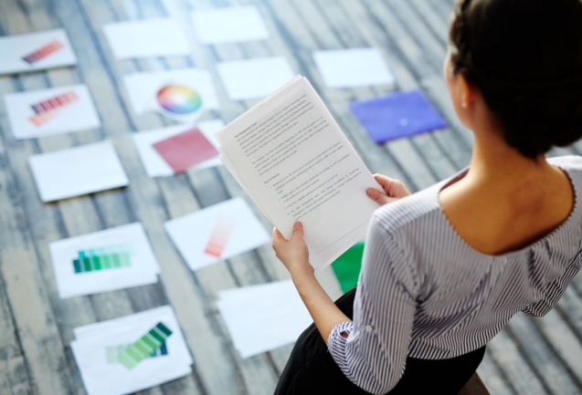 Data-Driven Storytelling: AI-Generated Plot Lines and Audience Co-Creation